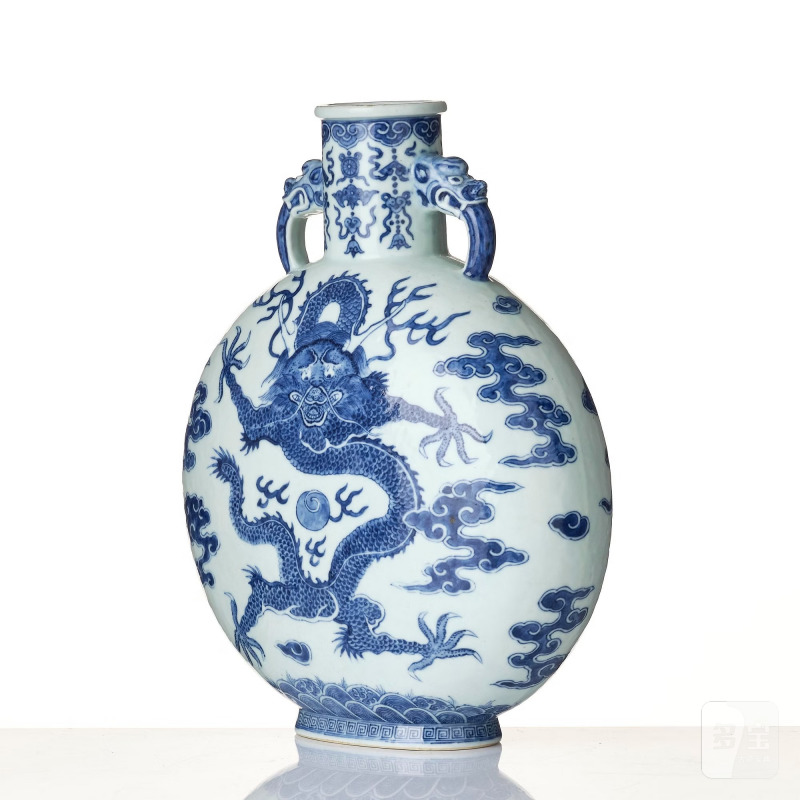 A blue and white 'dragon' moon flask, - 图3